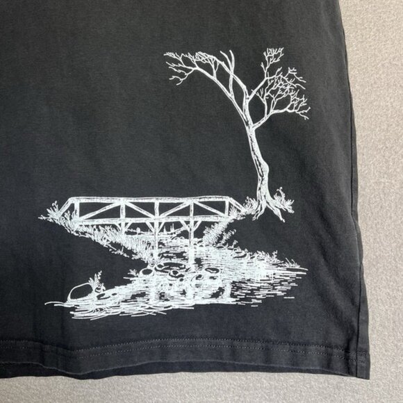 Well Known Studios Graphic TShirt Sz Medium Swan Black Short Sleeve Shirt AOP - Picture 4 of 11